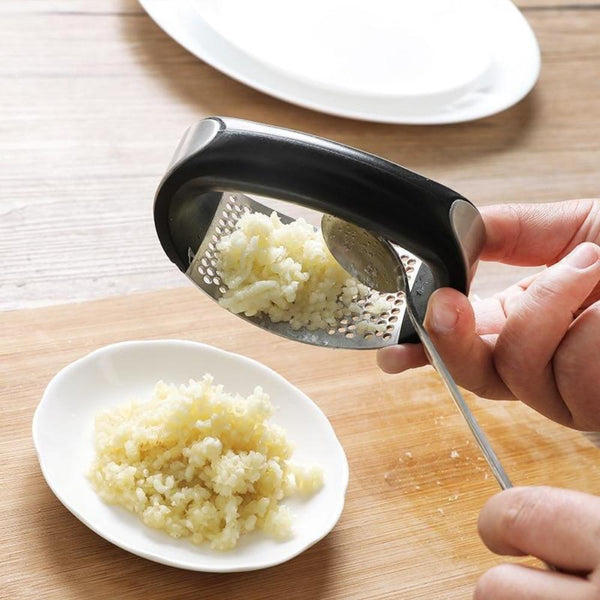 MANUAL GARLIC PRESSER KITCHEN TOOL
