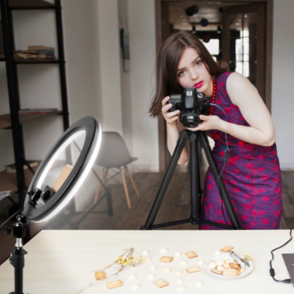 LED RING LIGHT WITH STAND